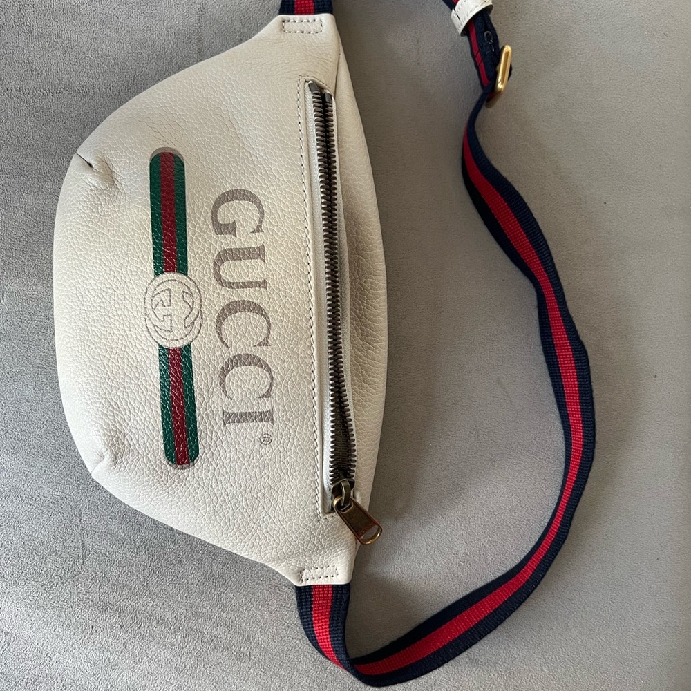 GUCCI Grained Calfskin Small Logo Belt Bag White - Picture 5 of 12